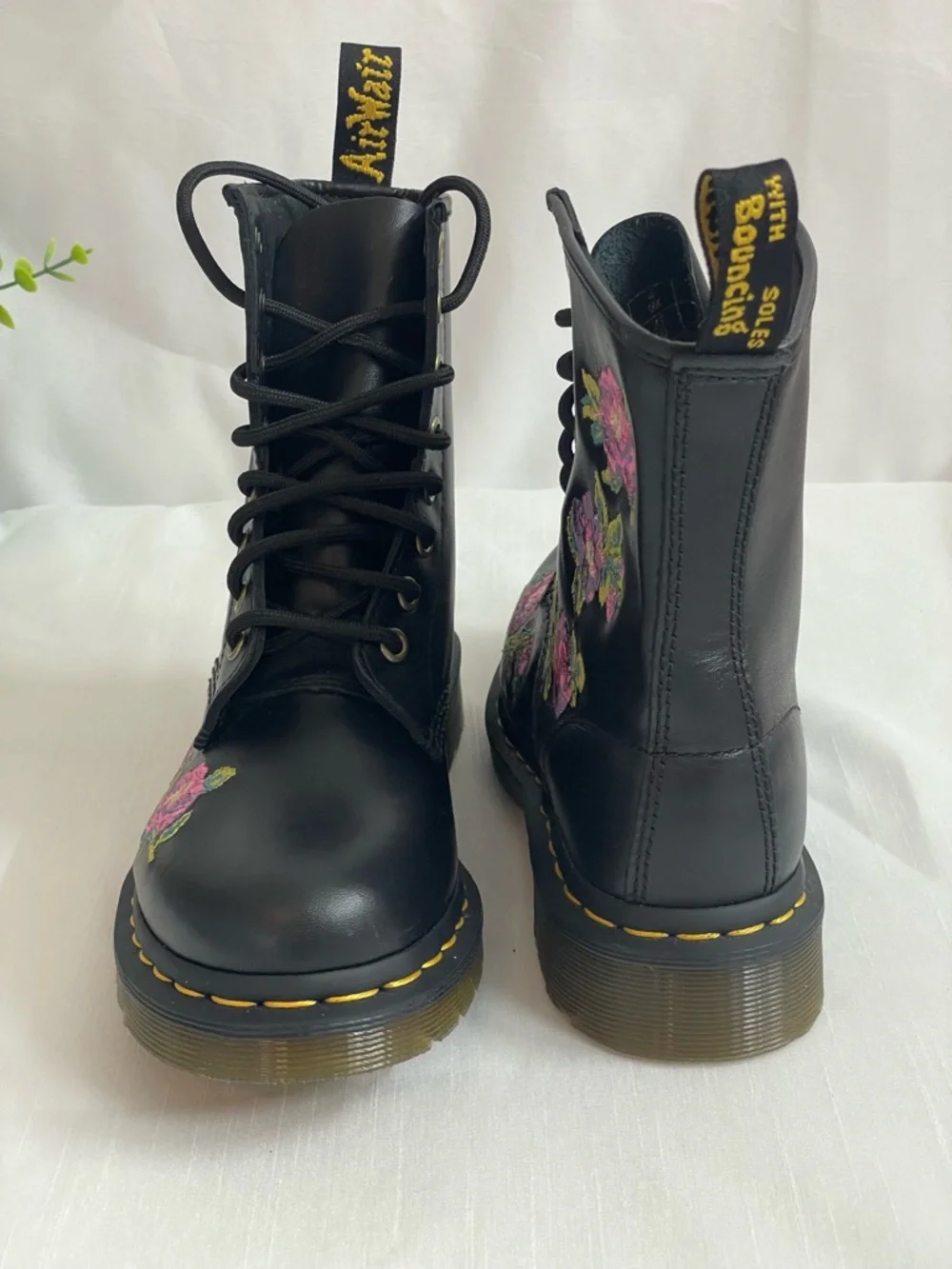 Dr. Martens 1460 Vonda  Black Lace-Up Boots Floral Embroidery US 6 L Big Girl